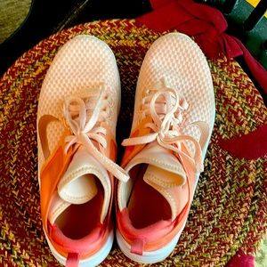 Woman’s Nike Air Sneakers